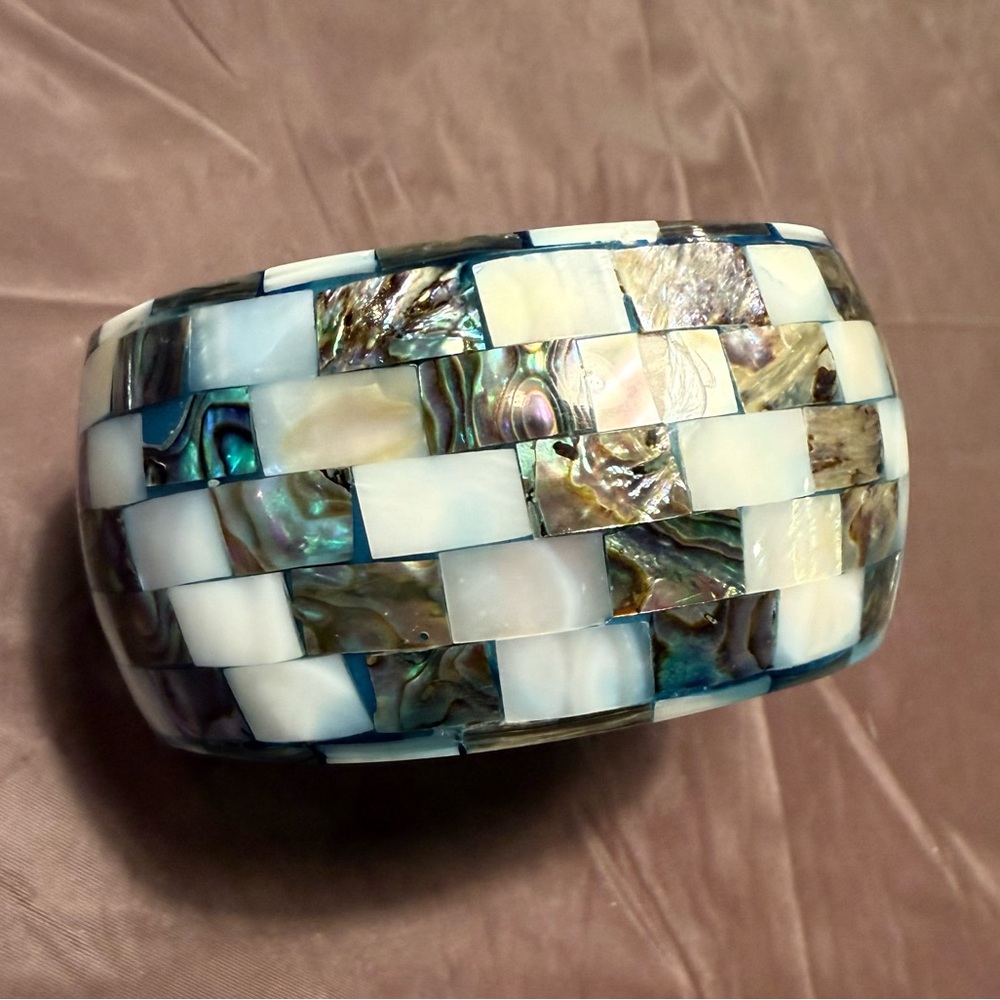 Vintage Mother of Pearl White/Black 1” Wide Mosaic Bangle Bracelet - Picture 8 of 8